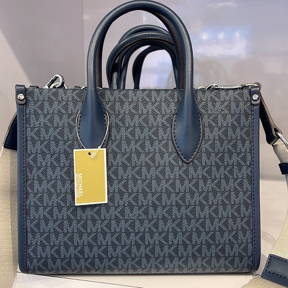 Michael Kors Mirella Small Signature Logo Crossbody Bag
Admiral
NWT - Picture 16 of 16